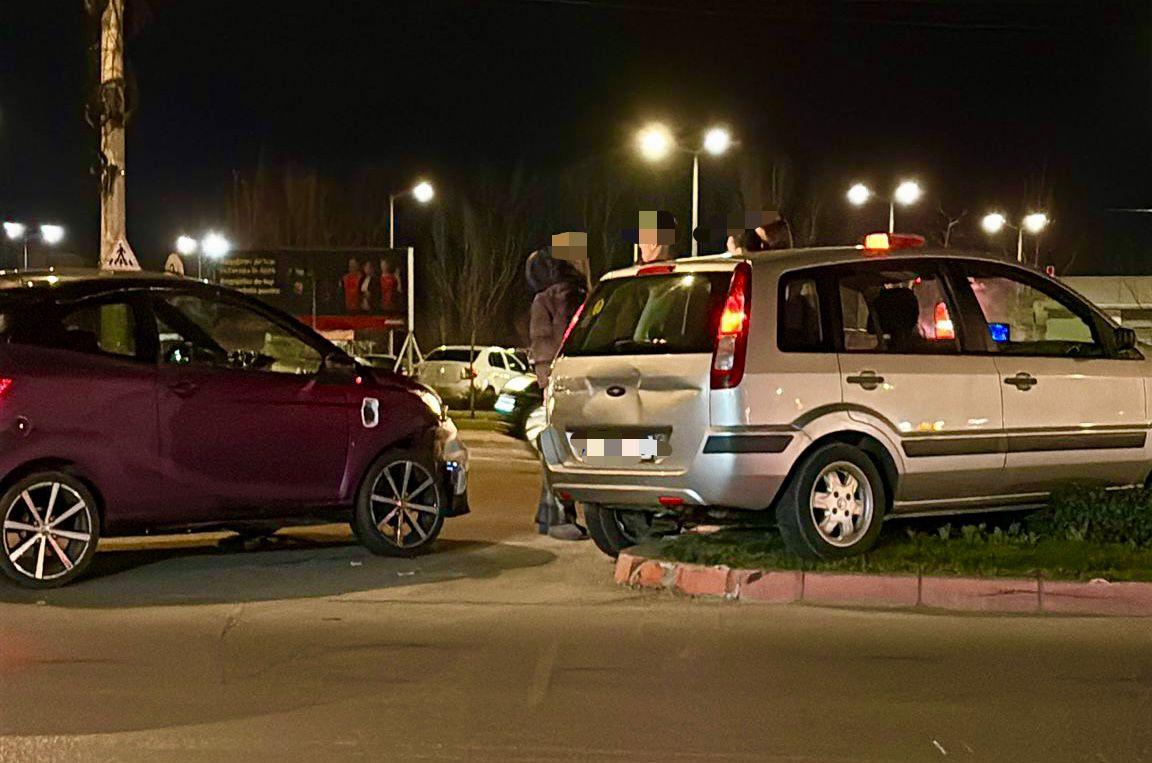 Pitești. Accident lângă Dedeman. Un puști de 16 ani, implicat