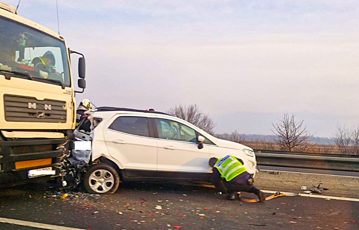 Accident violent pe A1, spre București! Mașină distrusă