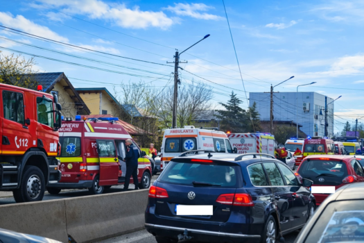 Accident grav: Microbuz implicat, Plan Roșu activat