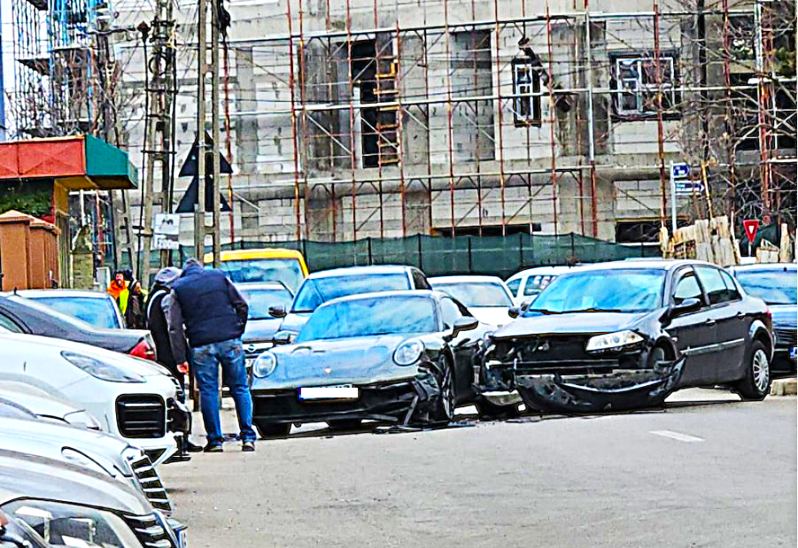 Pitești. Accident cu un Porsche 991! Bolidul SPORT de super lux are avarii majore
