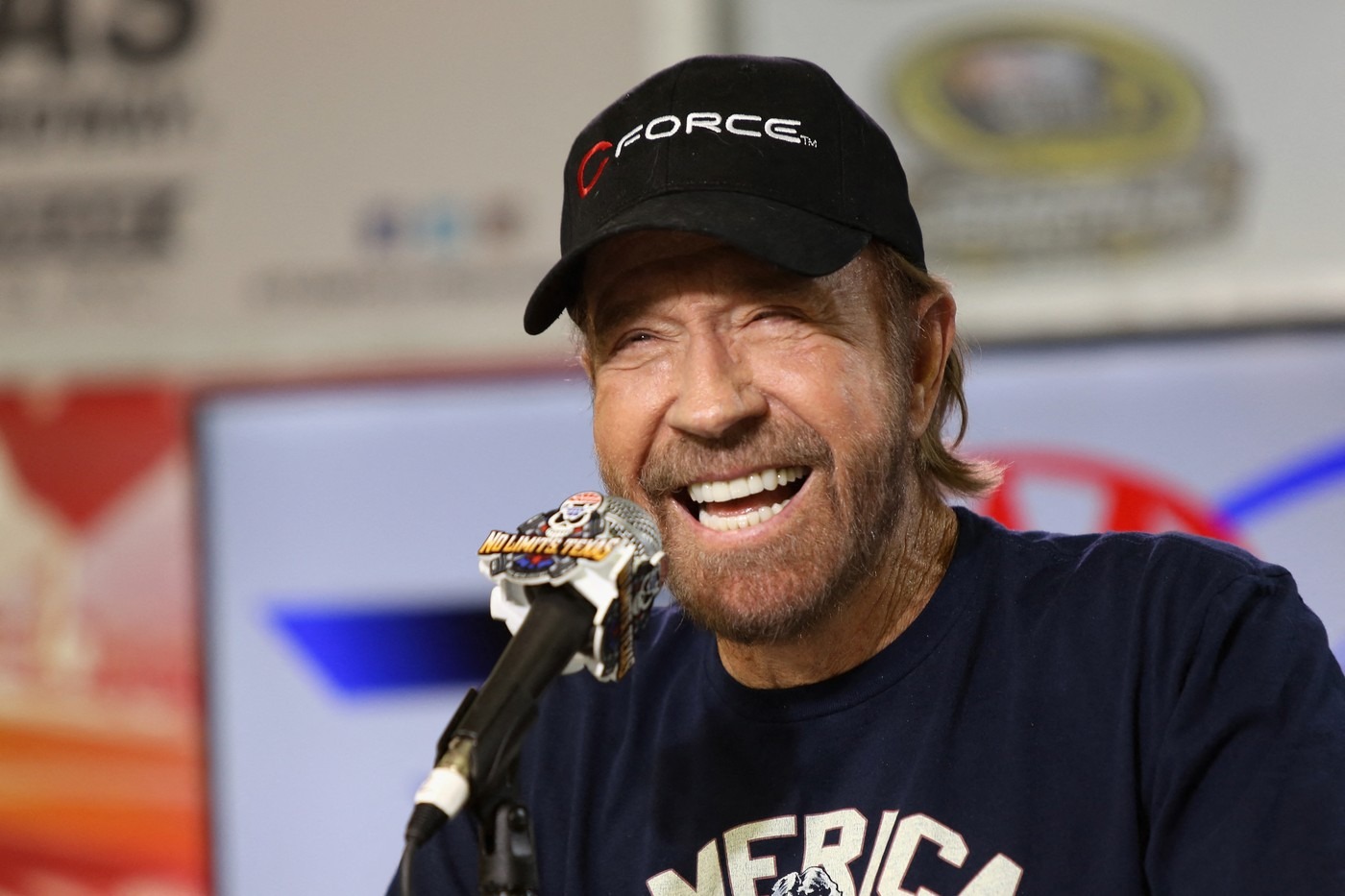 A murit Chuck Norris!