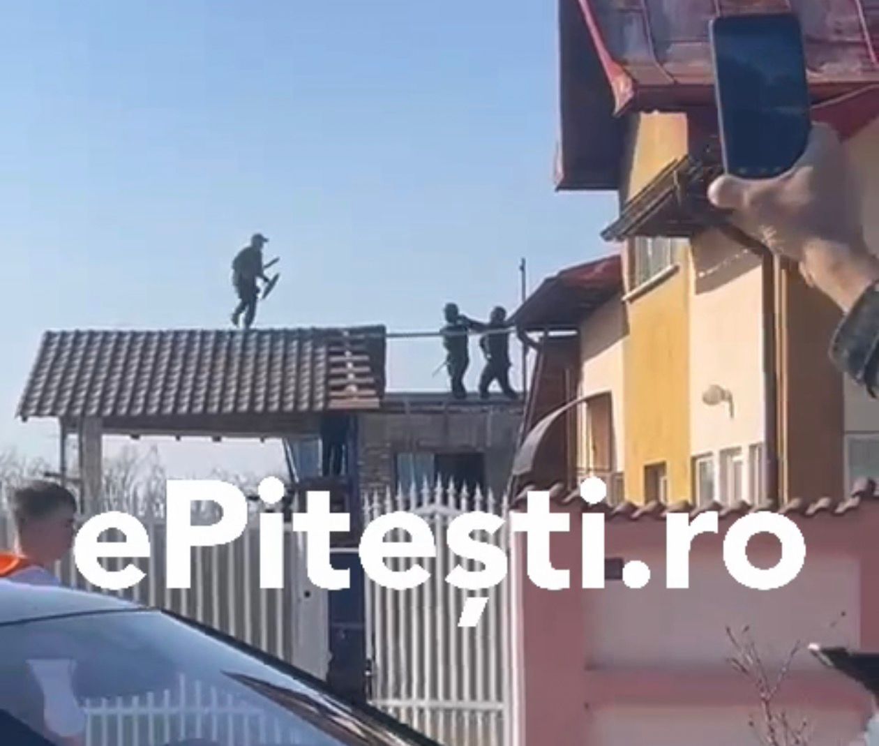 Argeș: bărbat înarmat cu sabie, împușcat după ce a atacat luptătorii SAS - imagini exclusive
