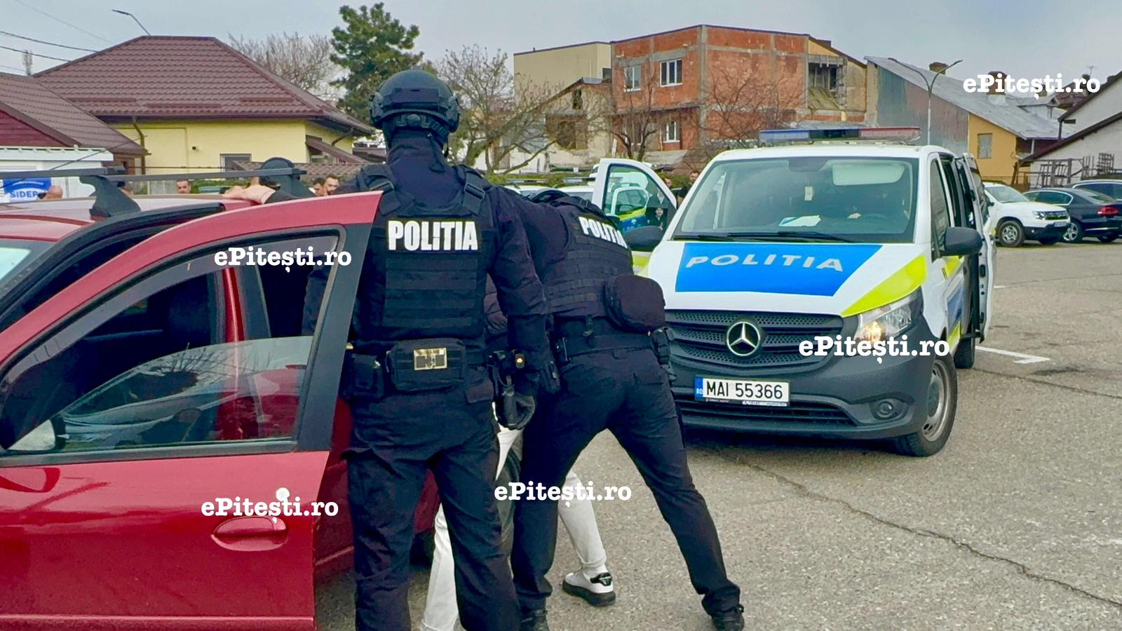 A spart mașini „în serie” la Pitești! Puștan de 23 de ani, prins după o noapte de haos