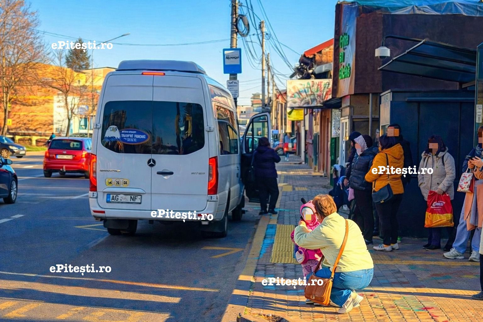 Maxi-taxi oprește unde vrea în Pitești (2)