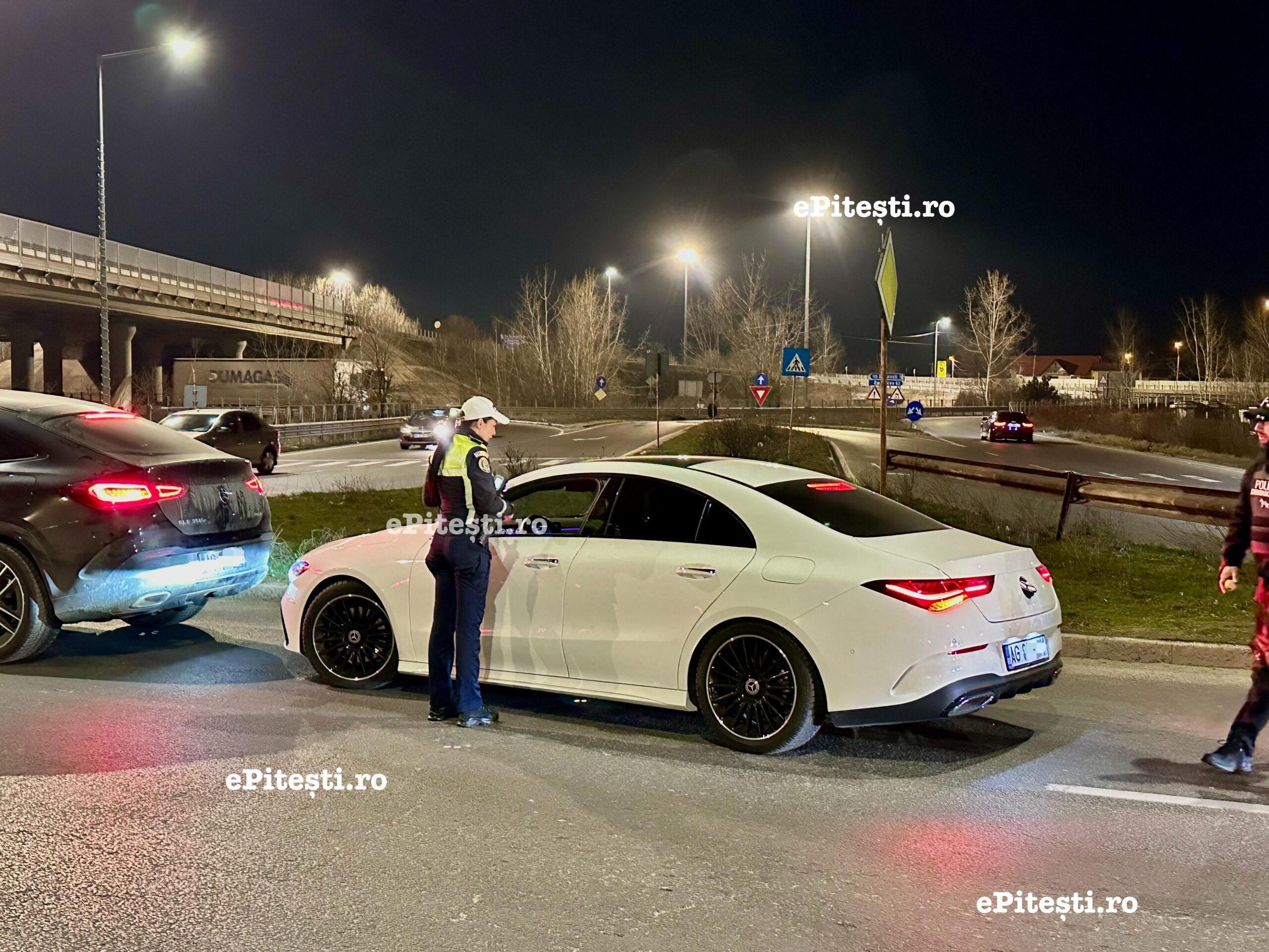 Argeș: Doi șoferi prinși cu 120 km/h și 112 km/h în localități au rămas fără permis