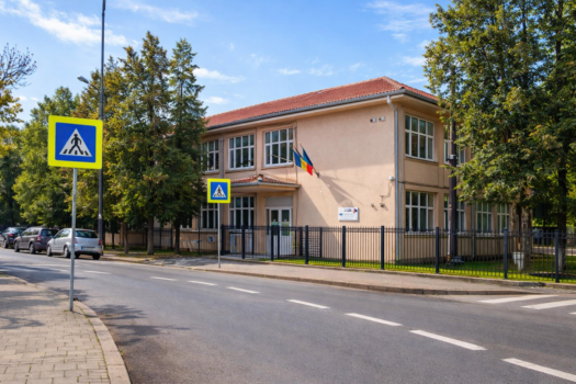 Școală Gimnazială din Câmpulung angajează!