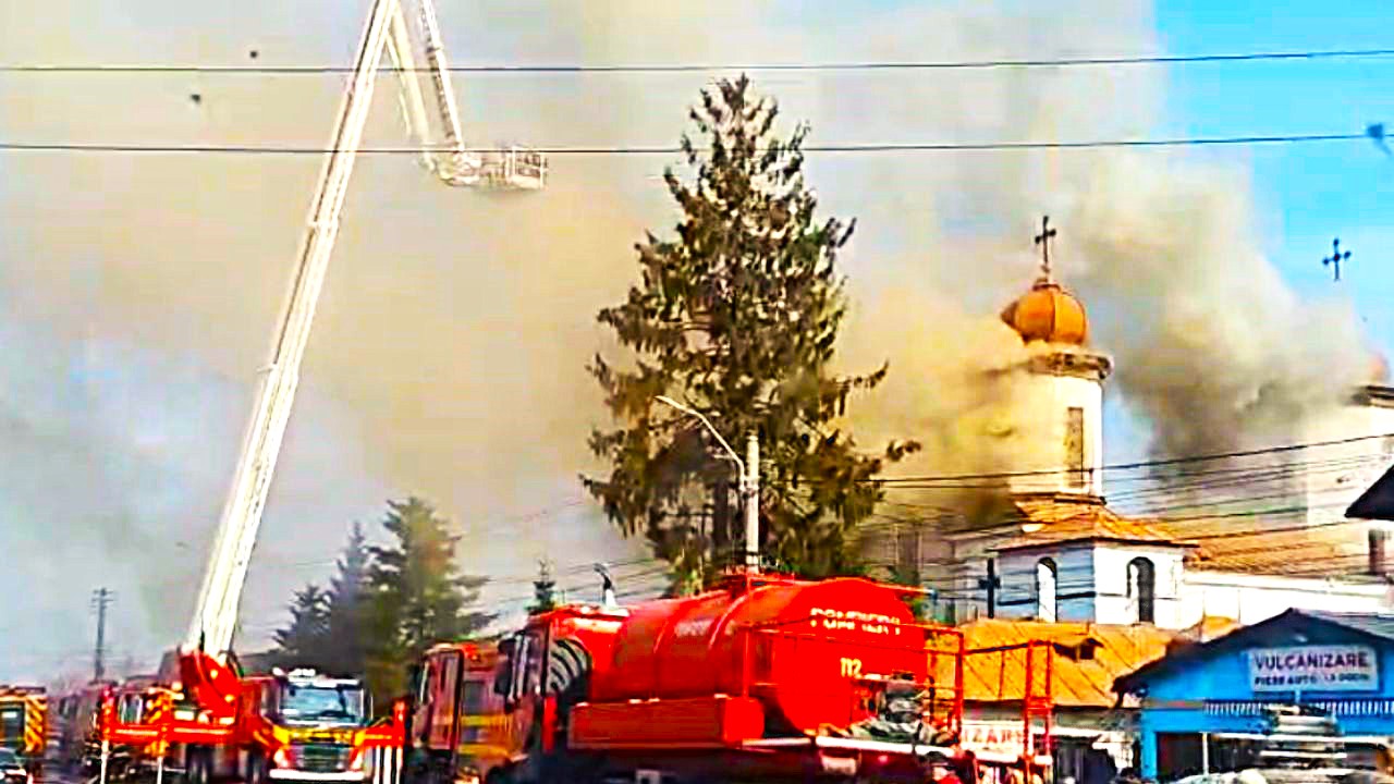Incendiu la biserică în timpul slujbei: Peste 100 de persoane evacuate