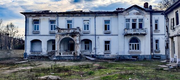 Spitalul Oncologic, ruină în zona 0 a Piteștiului. Degradare de neimaginat – VIDEO