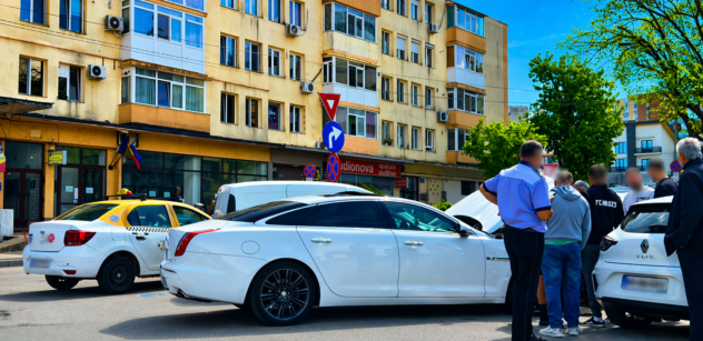Pitești: Accident lângă McDonald’s – un bolid Jaguar implicat