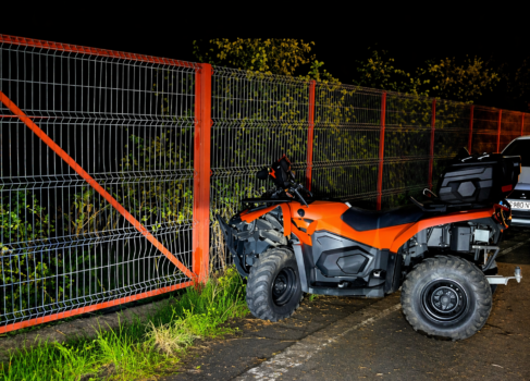 Accident grav în Argeș: Un adolescent a intrat cu ATV-ul într-un gard