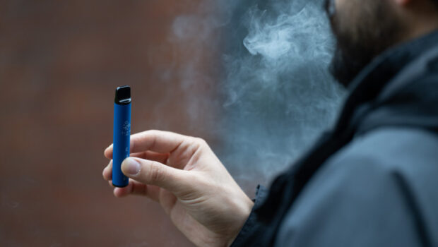 Vape-urile ar putea fi interzise în toate spațiile publice închise