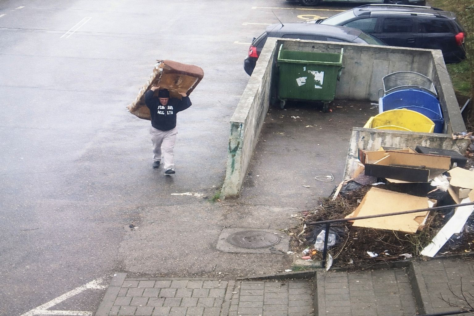 Nesimțirea costă în Pitești: Poliția Locală i-a prins în fapt