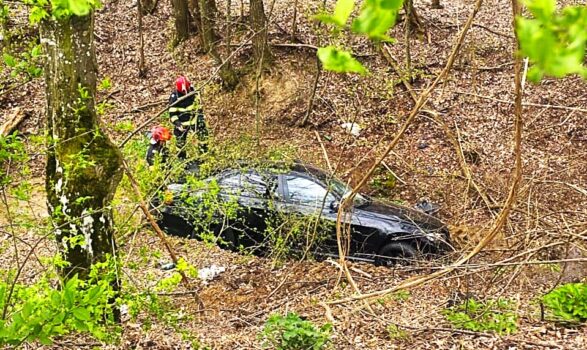 Accident cu victimă în Argeș: Mașină ieșită în decor