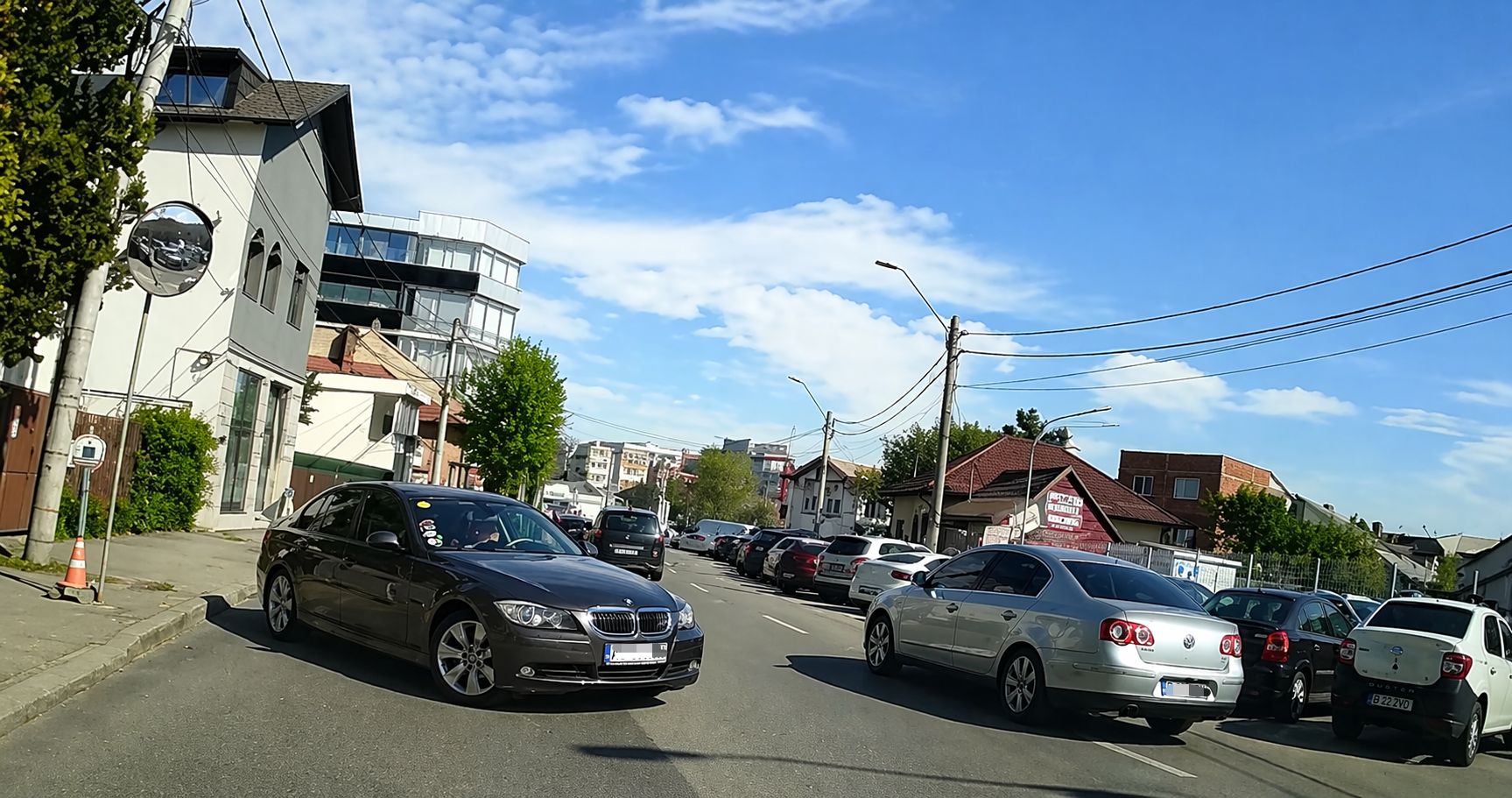 Pitești. O începătoare cu BMW, pe contrasens lângă sediul Poliției