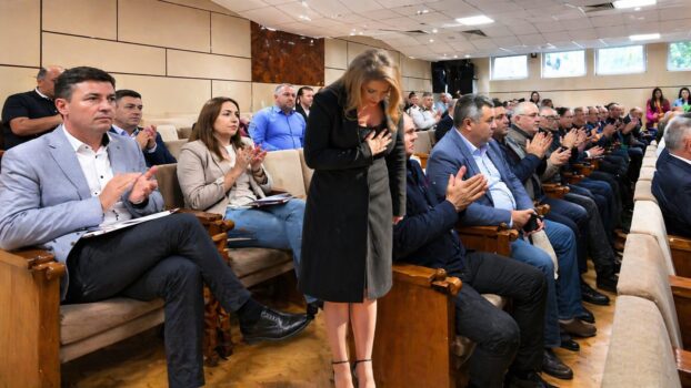 Aplauze pentru prefecta Argeșului! Ioana Făcăleață, discurs de adio