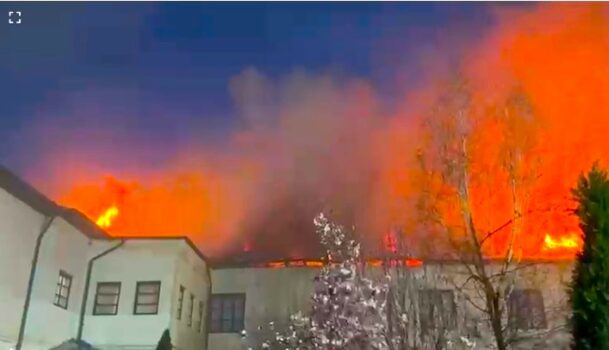 Incendiu puternic în noaptea de Paște la mânăstire