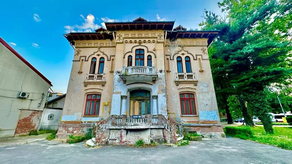 După 4 ani de la achiziție și 1 mil. de € cheltuiți, Primăria Pitești investește în Casa Nae Dumitrescu, clădire de patrimoniu inestimabilă
