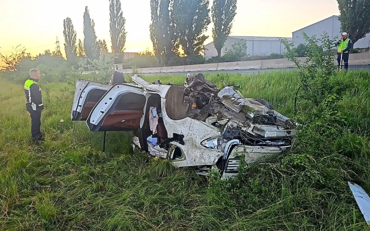Accident extrem de grav: Un tânăr de 19 ani a murit. Prietenul lui de 18 ani este în stare gravă