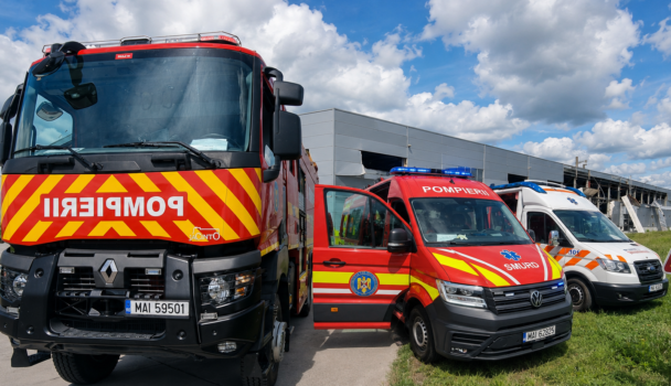 Explozie la o hală: Zeci de persoane evacuate, o victimă cu arsuri