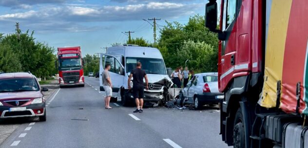 Accident cu victime multiple! Microbuz cu pasageri implicat!