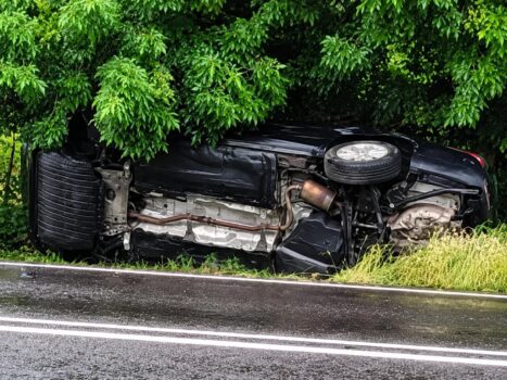 Accident pe DN7! Mașină răsturnată!