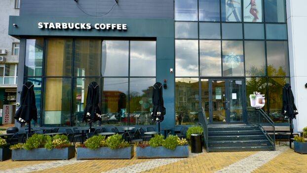 Pitești. Motivul pentru care s-a închis temporar Starbucks din centru