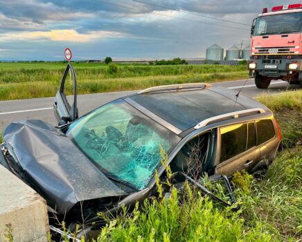 Argeș. O șoferiță băută și-a băgat în mormânt tatăl în accident!