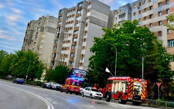 Pitești. Incendiu într-un apartament din Nord! Persoane evacuate de urgență
