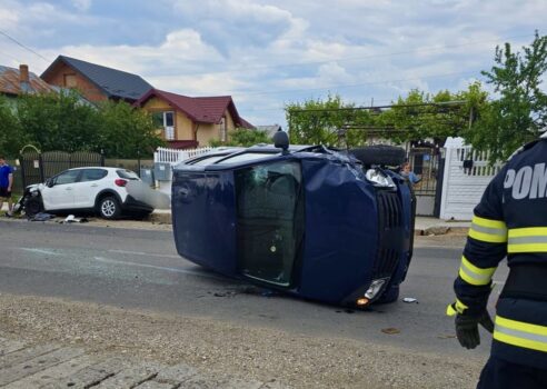 Accident grav în Argeș! Mașină răsturnată!