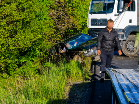 Accident în Argeș: BMW scăpat de sub control