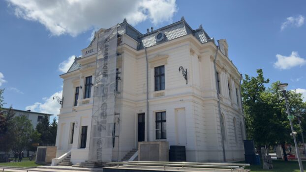După nici un an și 4 milioane € investiți, Galeria de Artă din Pitești are deja probleme