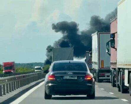 Mașină cuprinsă de flăcări pe A1 București-Pitești