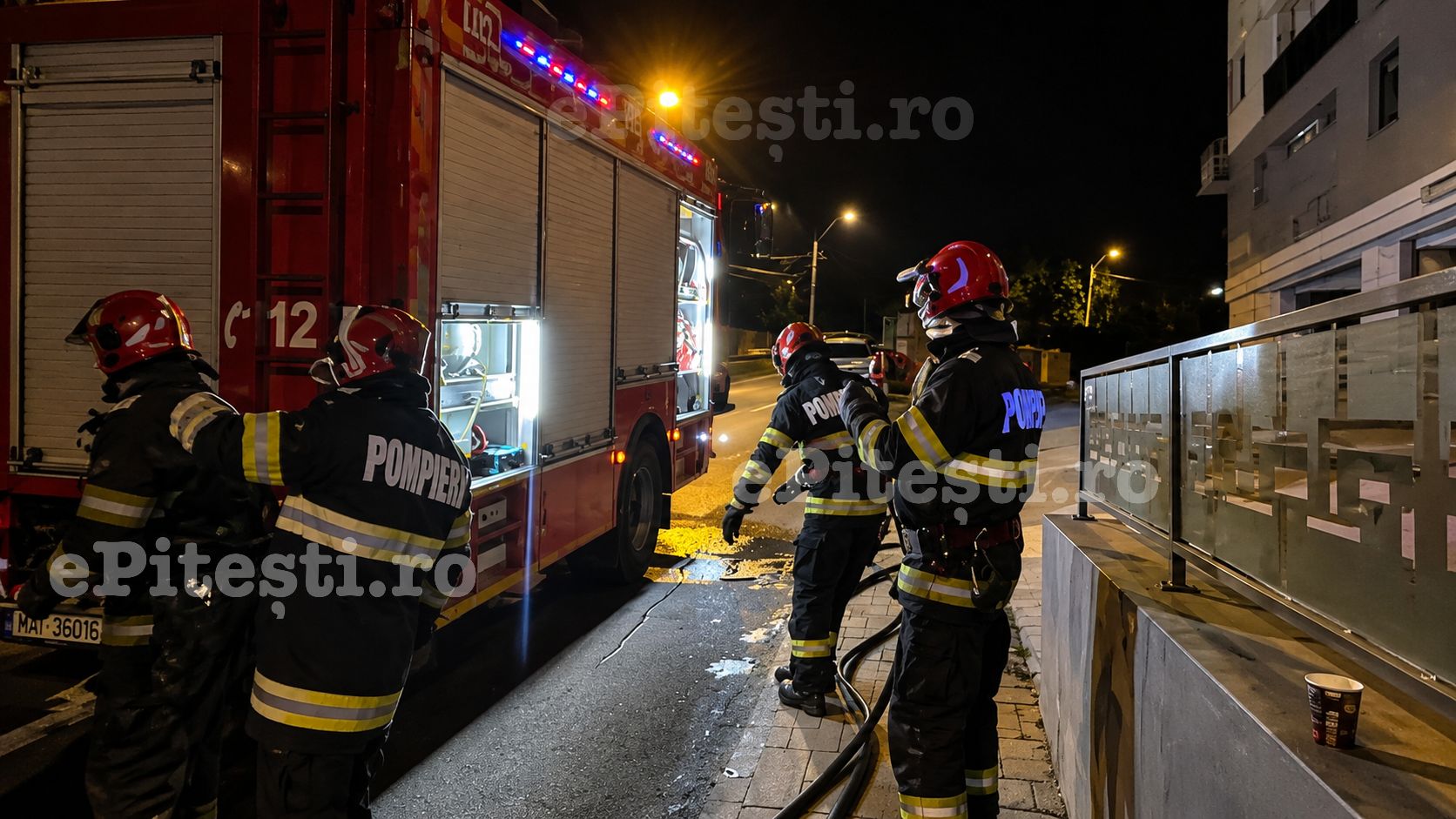 Incendiu în Pitești! Magazin cuprins de flăcări