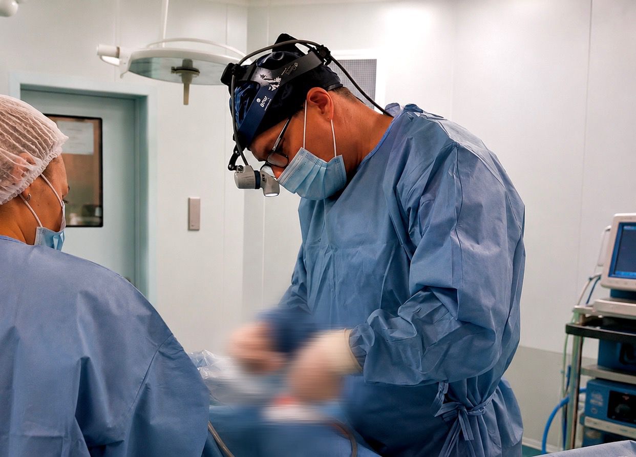 O zi, trei cazuri complexe operate cu succes de Dr. Rob Robert