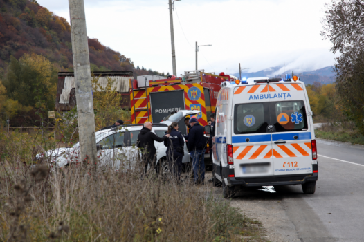 Victime multiple după coliziunea dintre un autoturism și o căruță