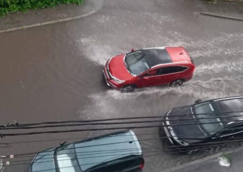 Vreme dezlănțuită în Argeș! S-au rupt norii