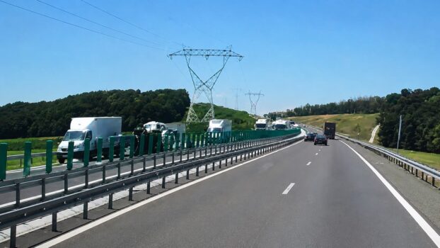 Accident pe DEx12, sensul Craiova–Pitești: Trei autoturisme implicate, SMURD și descarcerarea la fața locului