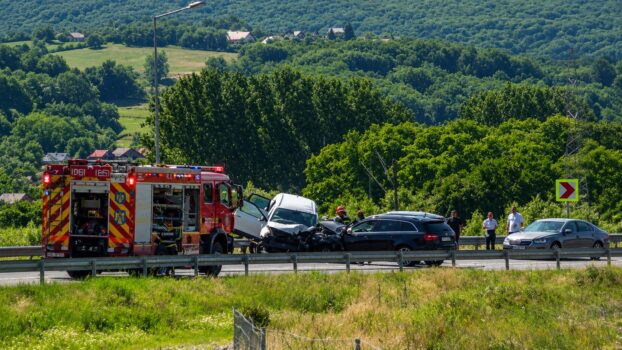 Accident grav pe Autostrada A1, sensul Pitești – Curtea de Argeș! Mașină făcută praf, mai multe victime