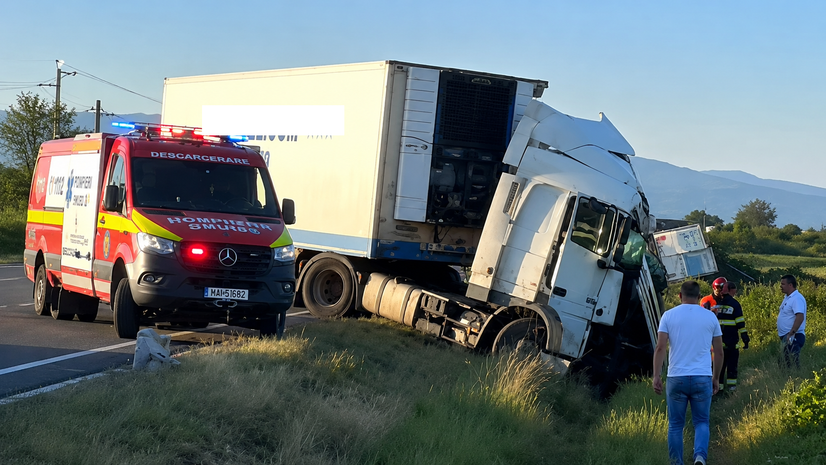 Impact frontal devastator între două TIR-uri: Șofer de 39 de ani mort, alte două victime la spital