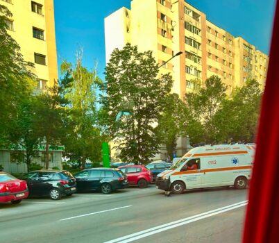 Dimineață de coșmar în Pitești! Accident și trafic blocat pe cel mai aglomerat Bulevard