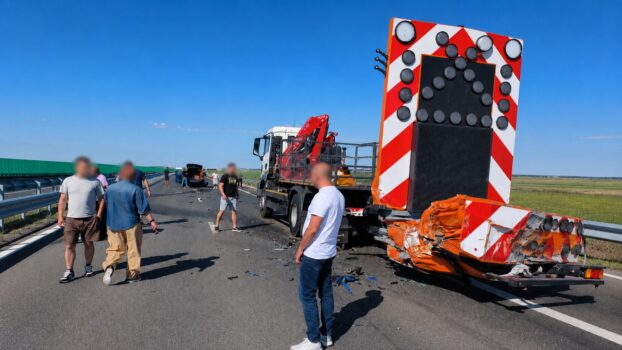 Accident șocant pe DEx12 Craiova-Pitești! Autospecială DRDP, lovită în plin de o mașină