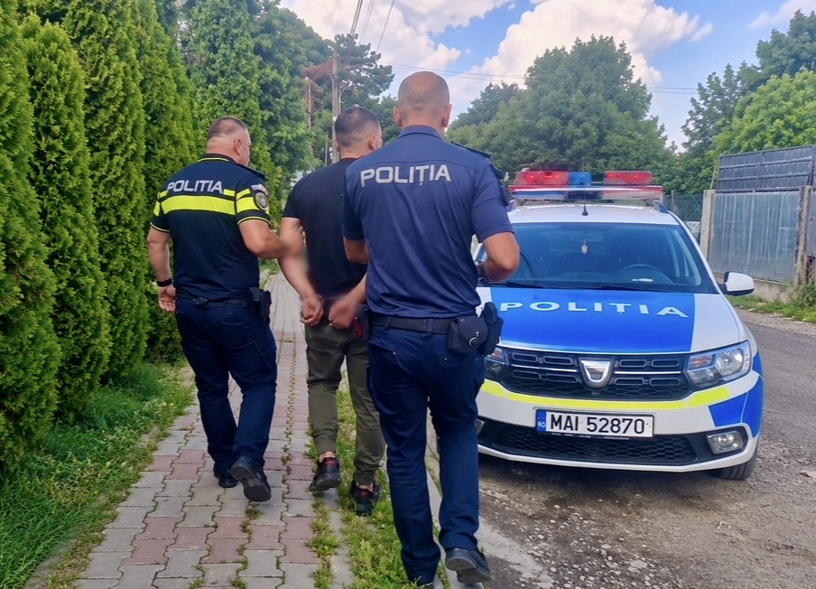 S-a dat „șmecher” în trafic și a ajuns în arest: Urmărire, accident și scandal în Argeș