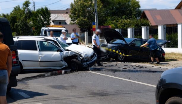 Argeș. Accident grav, mașini praf, haos în trafic!