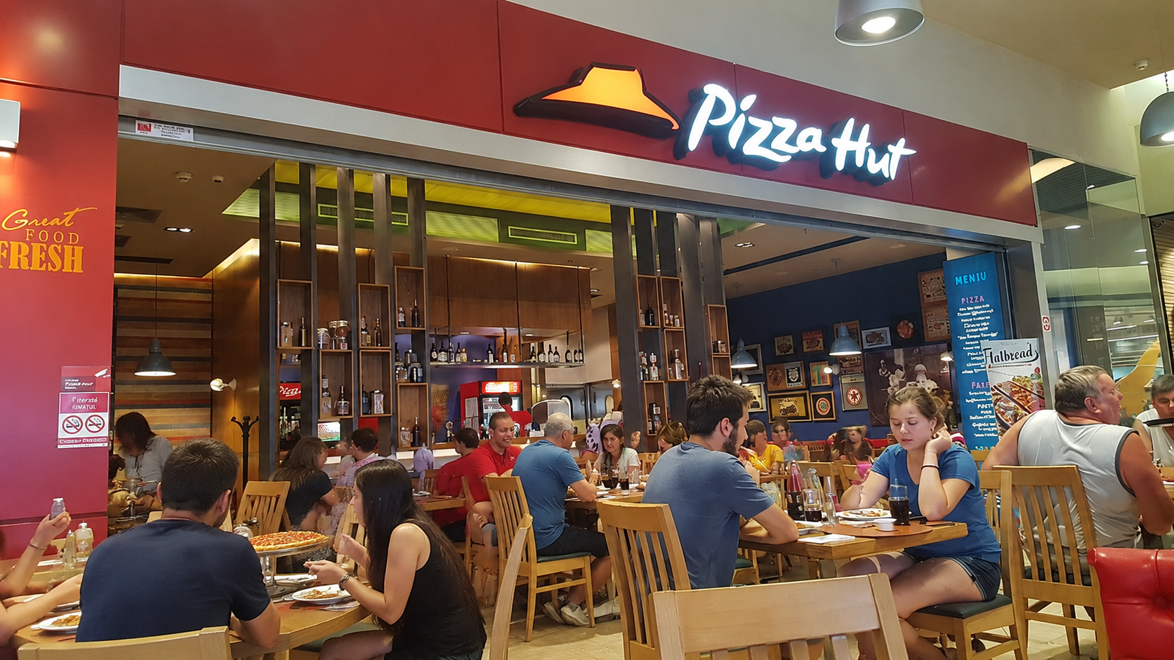 Gigantul pizzeriilor, faimos și în România, se vinde! Anunțul de la Pizza Hut