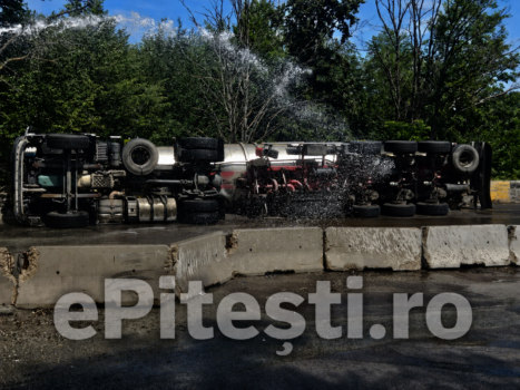 Blocaj, acum, pe DN7 Sibiu–Pitești! Cisternă încărcată cu combustibil, răsturnată