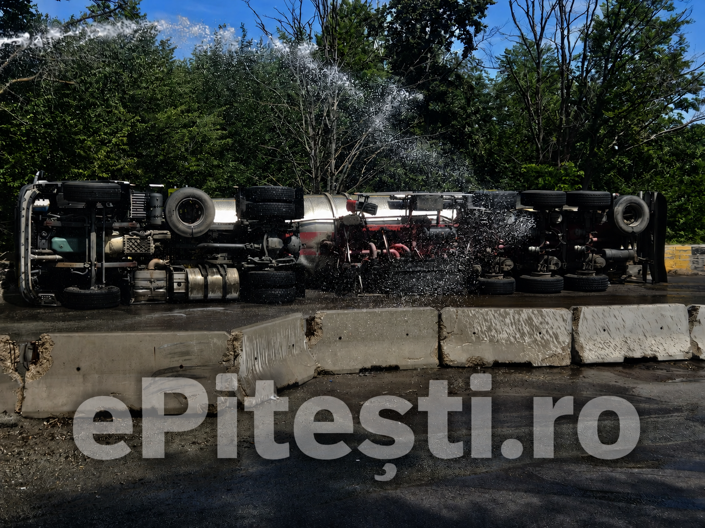 Blocaj, acum, pe DN7 Sibiu–Pitești! Cisternă încărcată cu combustibil, răsturnată