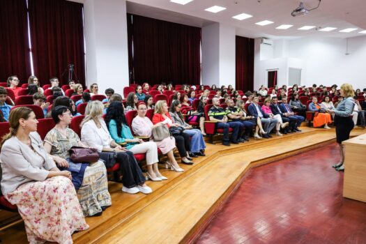 Argeș: „Biblioteca Vie – Pactul pentru Tineri”, un dialog pentru viitorul elevilor