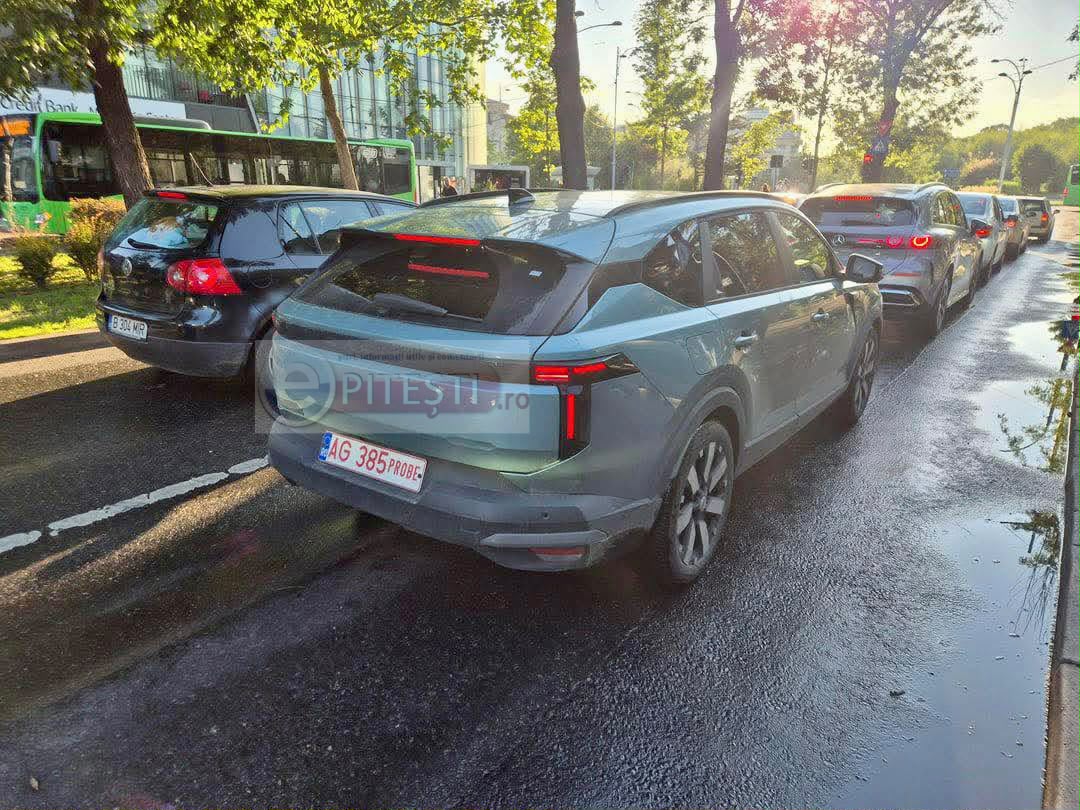 Noul model Dacia Striker a apărut pe stradă/Foto