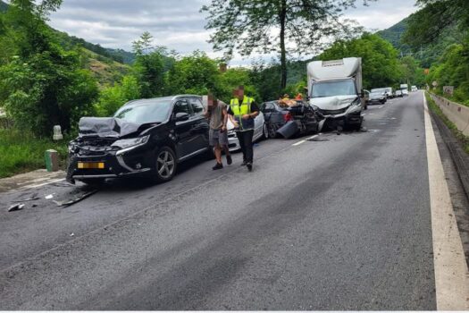 Haos pe DN7 Pitești–Sibiu! Accident în lanț grav cu victime multiple
