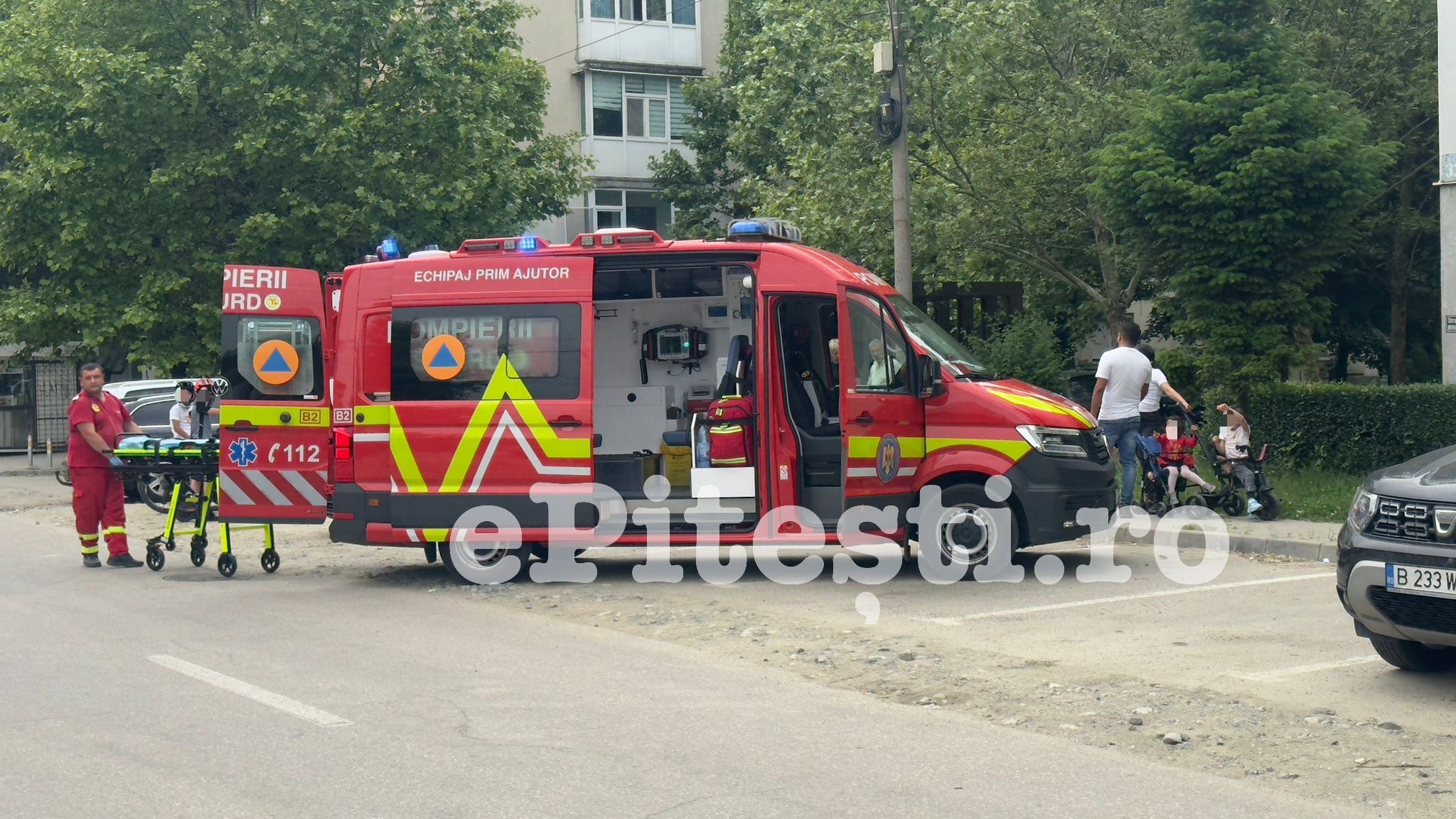 Pitești: Bărbat de 35 de ani, căzut în stradă, în Piața Ceair